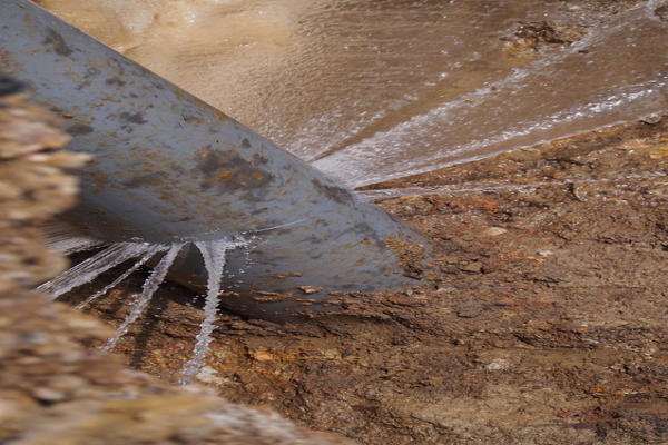 Broken water pipe repair